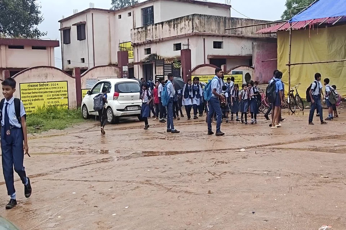 CG School Time change: छत्तीसगढ़ के ​इस जिले में दो महीने के लिए बदला स्कूलों का समय, बढ़ती ठंड और शीतलहर का असर