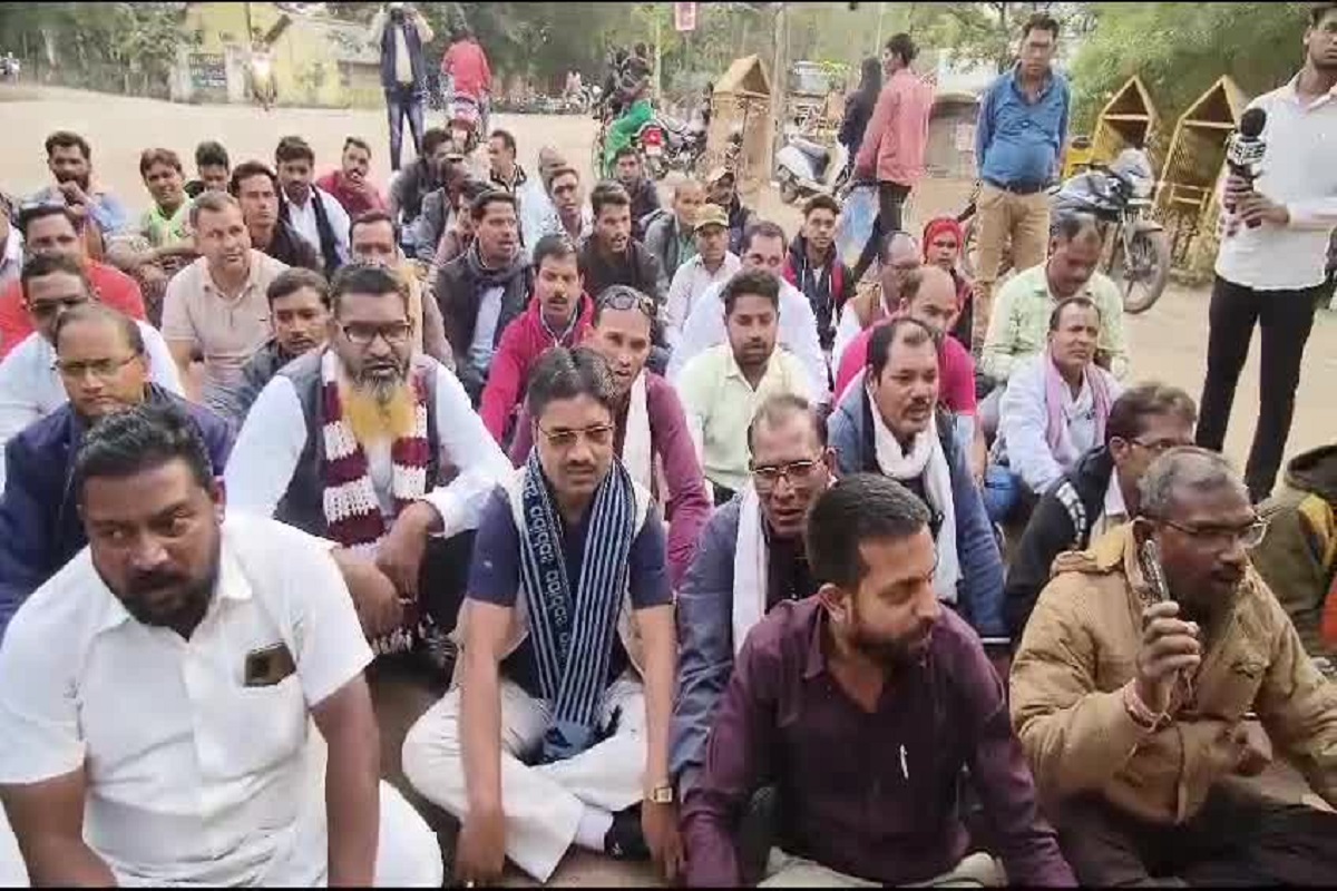 CG News: कल से नहीं मिलेगा राशन! दुकानदारों ने दिया सामूहिक इस्तीफा, प्रशासन पर लगाए बड़े आरोप