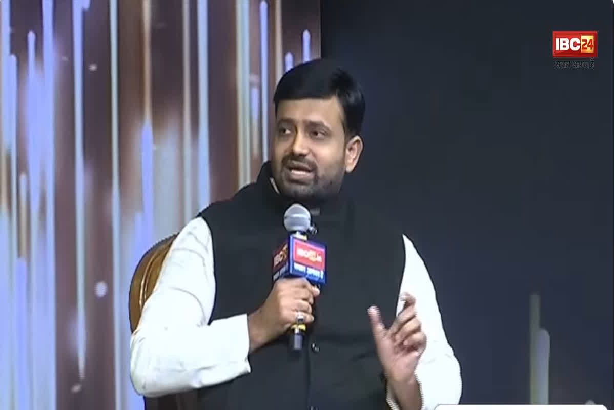 #IBC24MINDSUMMIT: ‘जब खाद किसानों के घर तक पहुंच रहा है तो किसान पूरी रात लाइन क्यों लगा रहे हैं’ नेता प्र​तिपक्ष हेमंत कटारे ने सरकार को घेरा