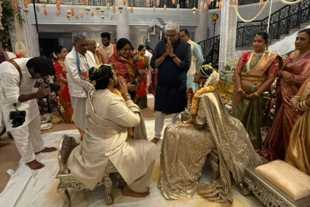 PV Sindhu Wedding Pics: शादी के बंधन में बंधी बैडमिंटन स्टार पीवी सिंधु / Image Source: Gajendra Singh Shekhawat X