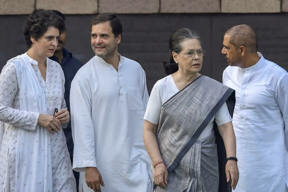 Mahakumbh Invitation to Rahul-Sonia Gandhi: सोनिया-राहुल गांधी को नहीं ​मिलेगा महाकुंभ में शामिल होने का न्योता? योगी सरकार के मंत्री दिनेश प्रताप सिंह ने दिया जवाब