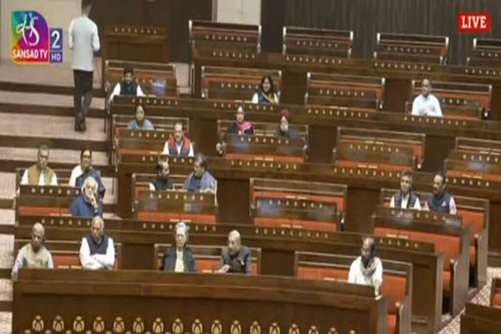 Bundle of Notes Found in Rajya Sabha/ राज्यसभा में कांग्रेस नेता की सीट में मिली नोटों की गड्डी/Image source: Sansad TV