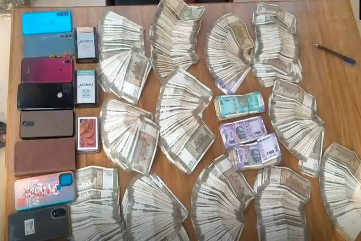 9 Gamblers Arrested : अंतरराज्यीय जुआरियों पर पुलिस ने की बड़ी कार्रवाई, 9 लोगों को किया गिरफ्तार