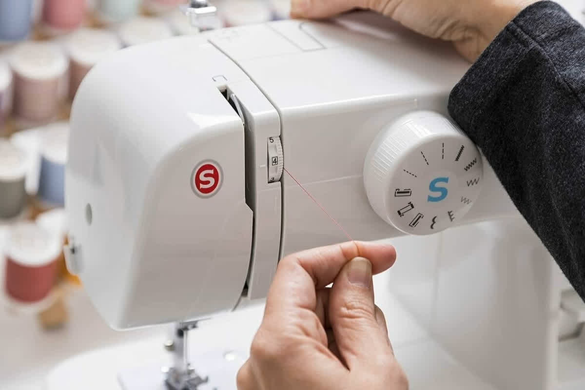 Singer Smart Sewing Machine Price in India: अब ऑटोमैटिक होगा एम्ब्रॉयडरी का काम.. भारत में लॉन्च हुई बेहद कमाल की स्मार्ट सिलाई मशीन, जानें कीमत