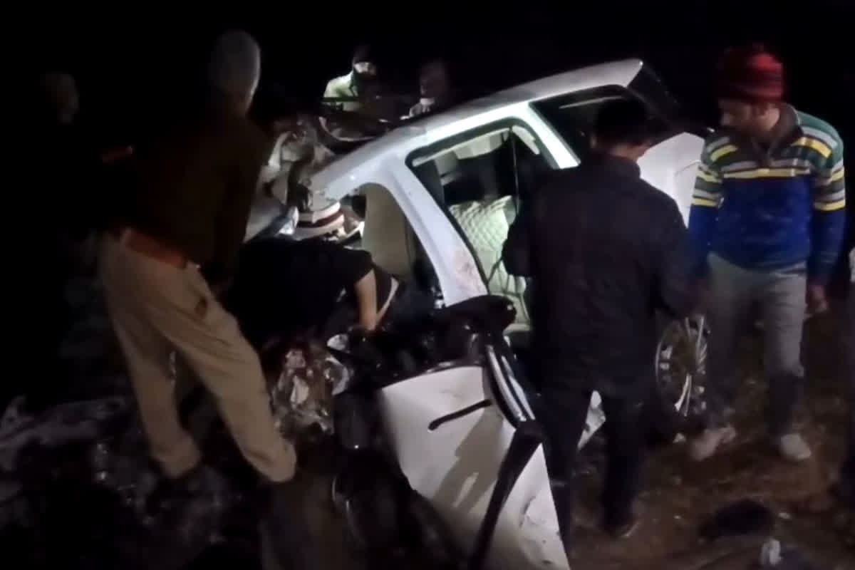 Ujjain Accident News Latest: दर्दनाक हादसे में भाजपा नेता के दामाद और भतीजे की मौत, कार के उड़े परखच्चे, लौट रहे थे शादी समारोह से