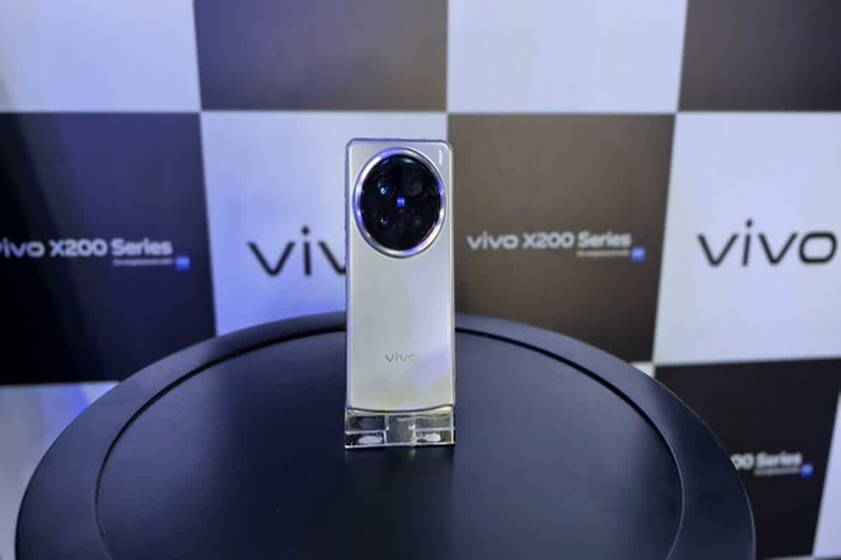 Vivo X200 Series Price in India: 6000mAh बैटरी, OLED LTPS डिस्प्ले.. दमदार फीचर्स के साथ भारत में लॉन्च हुई वीवो X200 सीरीज, देखें कीमत और स्पेसिफिकेशन