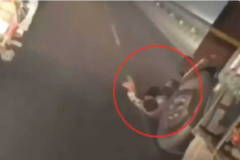 Road Accident Viral Video / Image Credit : Priya singh X Handle