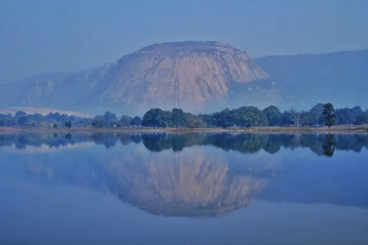 Largest Natural Shivling: मधेश्वर पहाड़ को मिला सबसे बड़ा प्राकृतिक प्रतिकृति शिवलिंग होने का गौरव, गोल्डन बुक ऑफ वर्ल्ड रिकॉर्ड में दर्ज हुआ नाम, सीएम ने दी बधाई