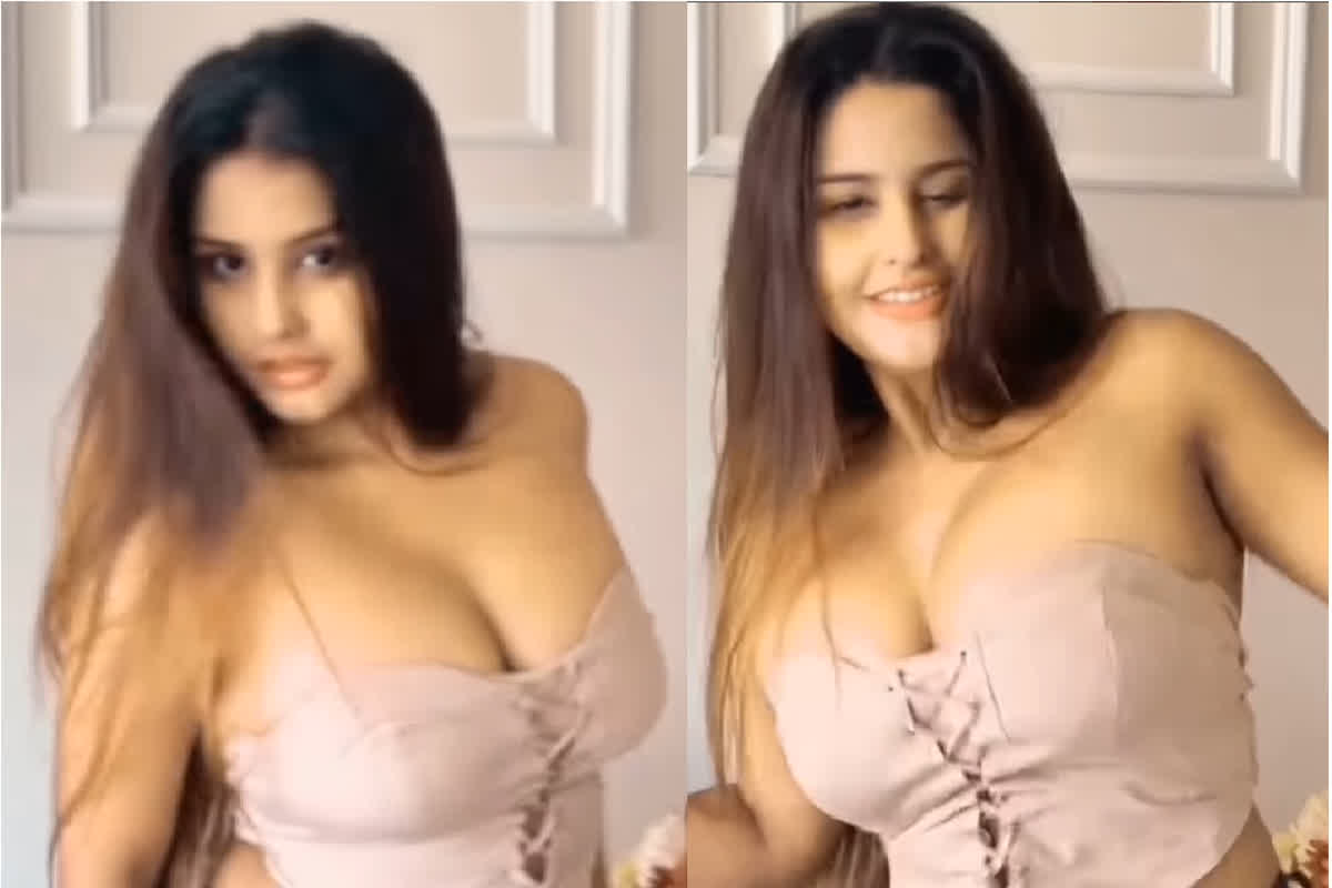 Bengali Girl Hot Sexy Video : Bengali Girl ने डीपनेक ड्रेस में फ्लॉन्ट किया कर्वी फिगर, सेक्सी वीडियो देख उड़ी युवाओं की नींद