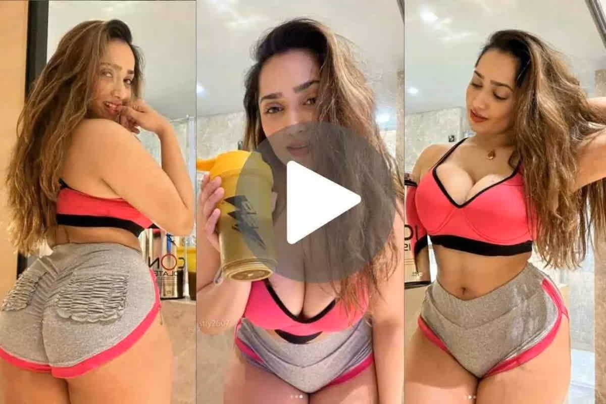 Aditi mistry hot lives