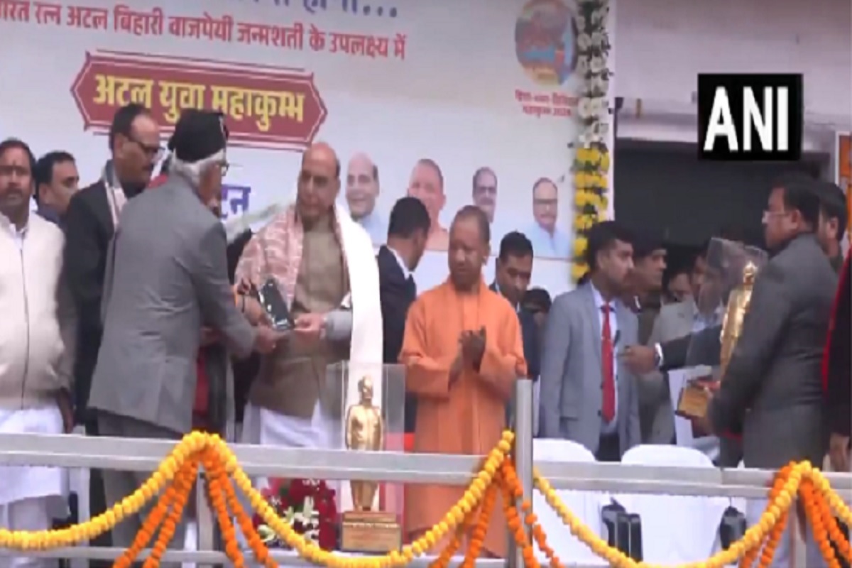 Atal Swasthya Mela In UP : ‘अटल स्वास्थ्य मेला’ का रक्षामंत्री राजनाथ सिंह और सीएम योगी ने किया उद्घाटन, 181 परियोजनाओं का किया लोकार्पण-शिलान्यास