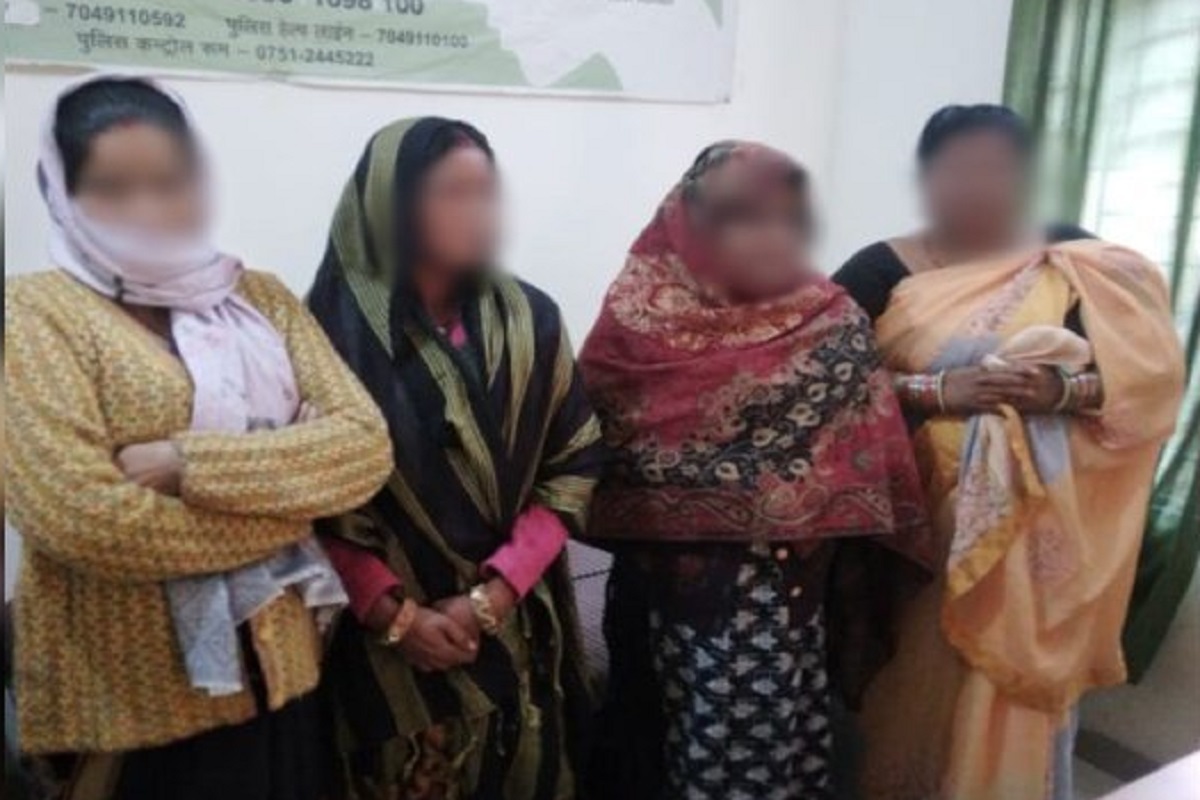 Gwalior Sex Worker Controversy: एक ग्राहक और चार सेक्स वर्कर.. धंधे को लेकर होटल के सामने ही भिड़ गई महिलाएं, अब तो पुलिस तक पहुंच गई बात