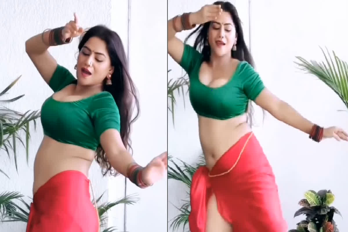 Indian Bhabhi Latest Sexy Video : Indian Bhabhi ने उड़ाई सबकी नींद, लेटेस्ट सेक्सी वीडियो देख फैंस भर रहे आहे