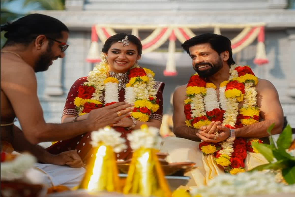 Keerthy Suresh Wedding: शादी के बंधन में बंधी एक्ट्रेस कीर्ति सुरेश, बॉयफ्रेंड संग लिए सात फेरे, वायरल हुई खूबसूरत तस्वीरें