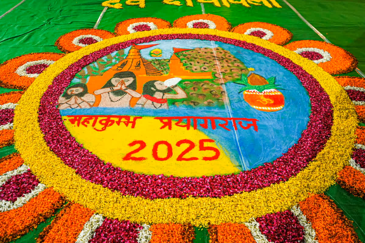 Mahakumbh 2025: दण्डी बाड़ा के बिना क्यों अधूरा है कुंभ का पुण्य स्नान? सन्यासियों से जुड़ी खास बातें जानें यहां