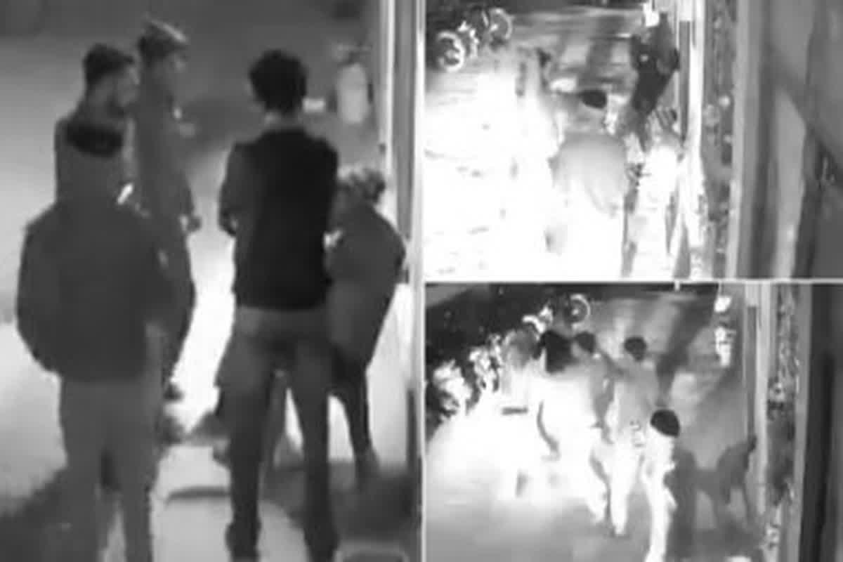 Marpit Ka Viral Video : मकान मालिक ने कर दी किराएदार की पिटाई, साथियों ने भी दिया साथ, वायरल वीडियो देख उड़ जाएंगे आपके होश