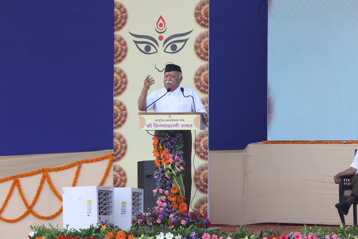 Mohan Bhagwat Latest Statement : हर दंपति को कम से कम तीन बच्चे पैदा करने चाहिए..! आखिर मोहन भागवत ने क्यों कहा ऐसा? असदुद्दीन ओवैसी ने किया पलटवार