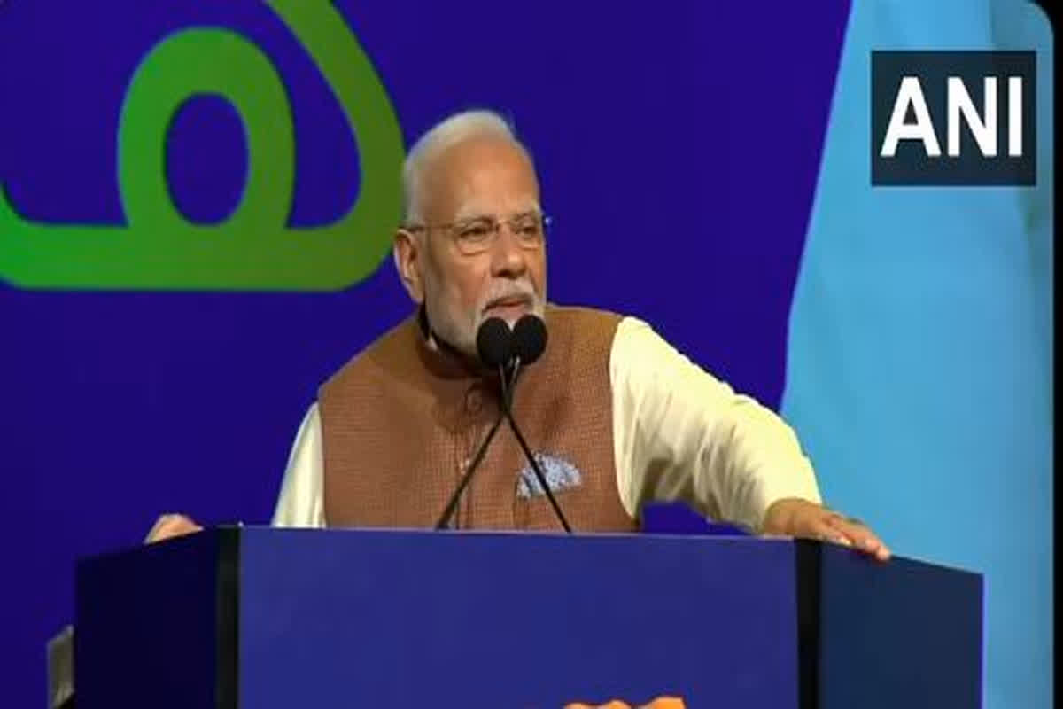 PM Modi in Kuwait: ‘किसी प्रधानमंत्री को यहां आने में 4 दशक लग गए’, पीएम मोदी ने कुवैत में प्रवासी भारतीय समुदाय को किया संबोधित