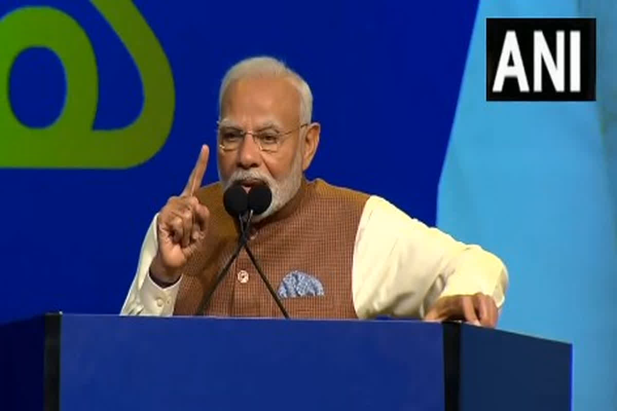 PM Modi In Kuwait: कुवैत में प्रवासी भारतीय समुदाय को पीएम मोदी ने किया संबोधित, कहा-‘ मैंने यहां मिनी हिंदुस्तान देखा’