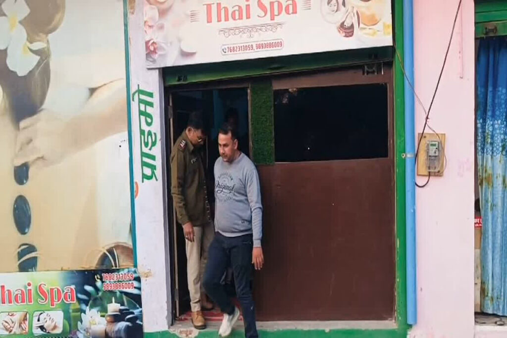 Sex Racket Busted In Chattarpur/ Image Credit : IBC24