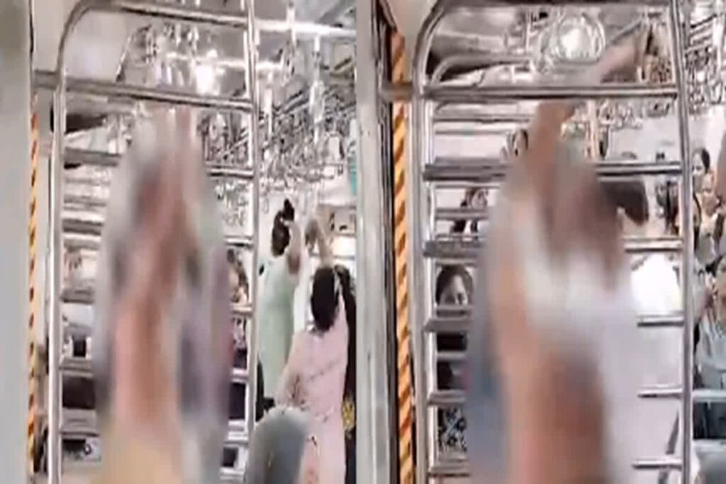 Mumbai Local Train Viral Video। Image Credit: Chinmay jagtap X Handle