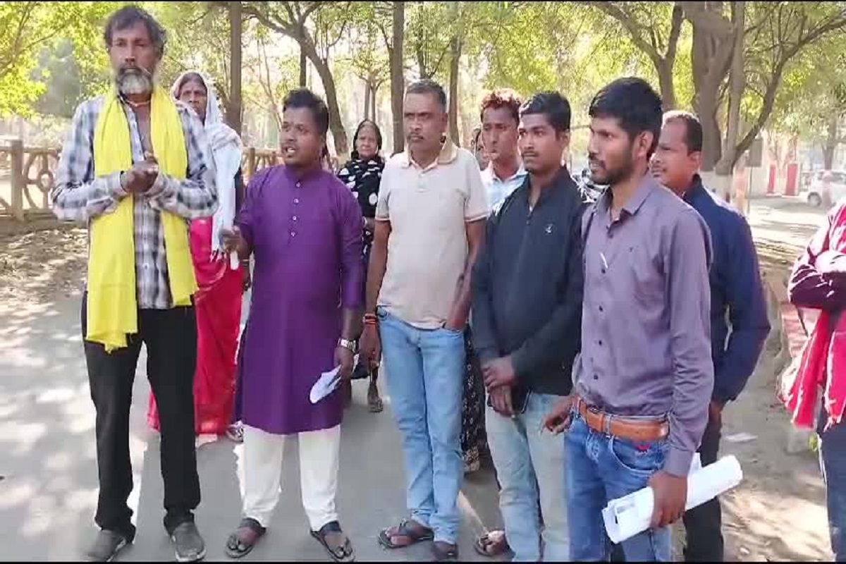 Video: छत्तीसगढ़ के कैबिनेट मंत्री के प्रतिनिधि से सरेआम मारपीट! सोशल मीडिया पर वायरल हुआ वीडियो