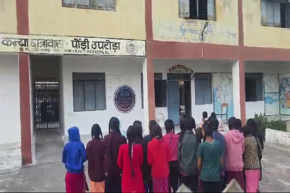 Minor Student gave birth to child: छात्रा ने छात्रावास में दिया बच्चे को जन्म, छात्रावास अधीक्षिका ​पर गिरी गाज, कैसे हुई गर्भवती नाबालिग?