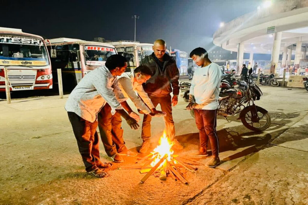 Cold Wave in Chhattisgarh: घड़ी चौक सहित शहर के इन चौक चौराहों पर जलाए जाएंगे अलाव / Image Source: Symbolic