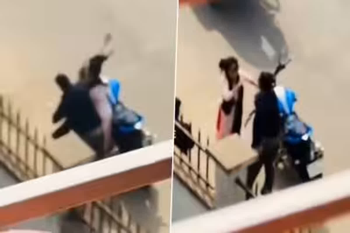 Couple Fighting Viral Video: बीच सड़क पर कपल के बीच हुई जमकर मारपीट, वीडियो देख आप भी हो जाएंगे हैरान