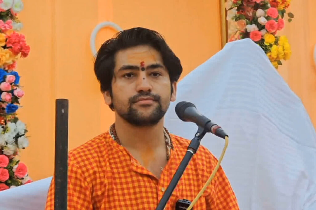Dhirendra Shastri viral Video: भारत में होने वाले हमले से पहले ही जानकारी दे देंगे पंडित धीरेंद्र शास्त्री? Image Source: File