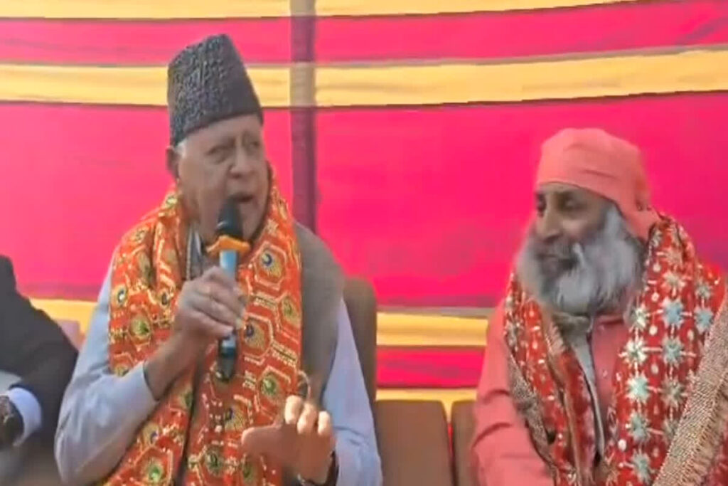 Farooq Abdullah Viral Video tune mujhe bulaya sherawaliye / फारूक अब्दुल्ला माता का भजन गाकर लोगों को किया हैरान / Image Source: Screengrab