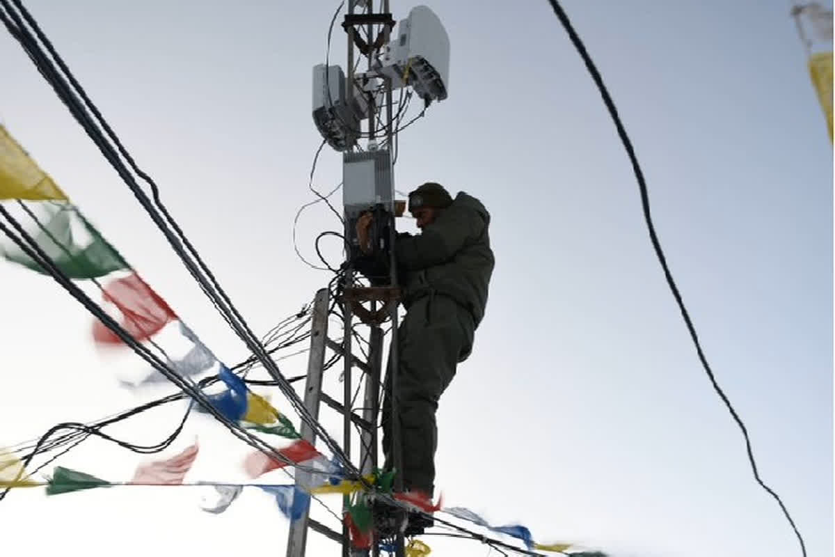 Jio Tower in Siachen Glacier: सियाचिन ग्लेशियर में सर्विस देने वाला पहला ऑपरेटर बना Jio, अब 16 हजार फीट की ऊंचाई पर भी मिलेगी कनेक्टिविटी