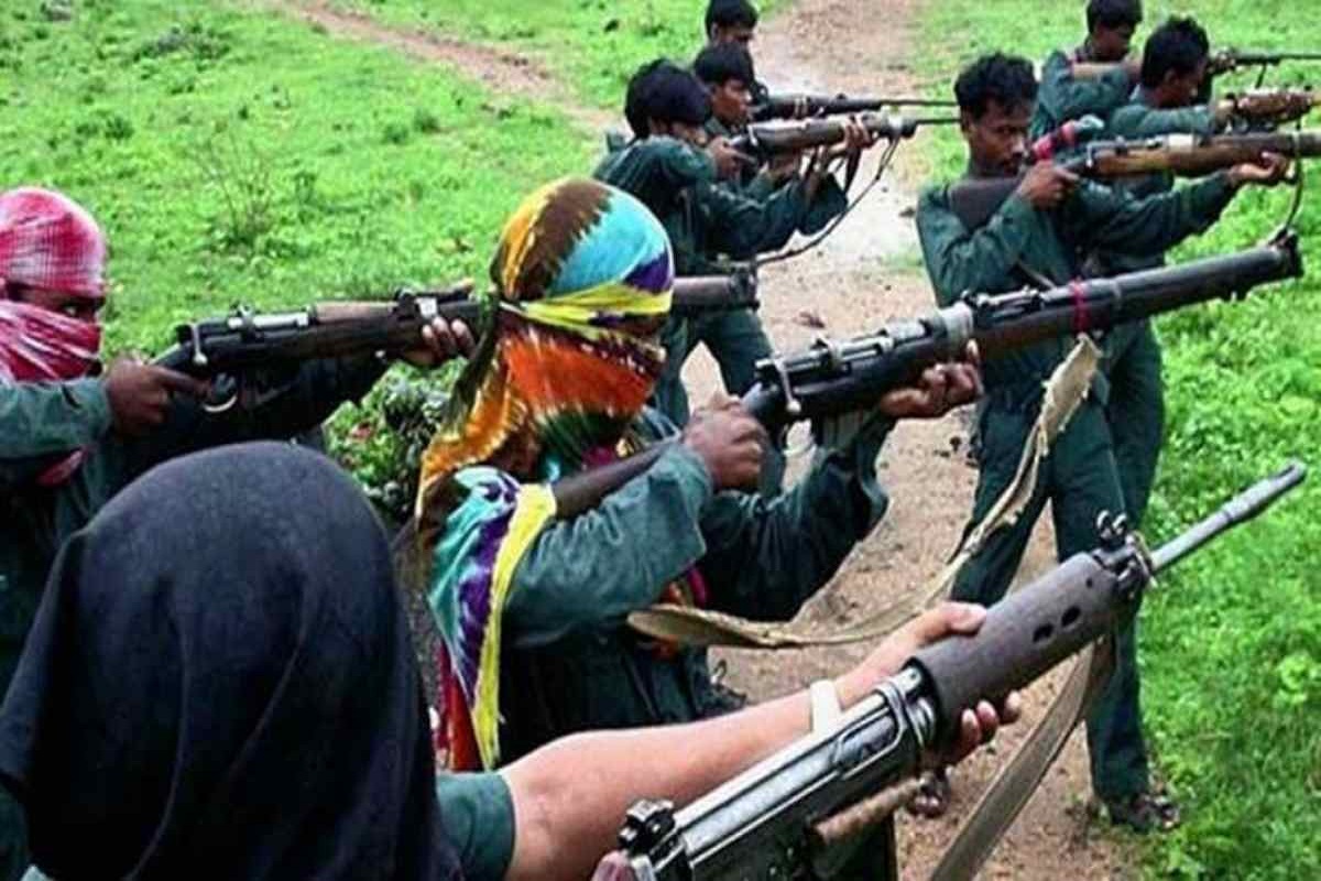 CG Naxal News: नक्सलियों की कायराना करतूत, युवक को उतारा मौत के घाट, इस वजह से दिया वारदात को अंजाम