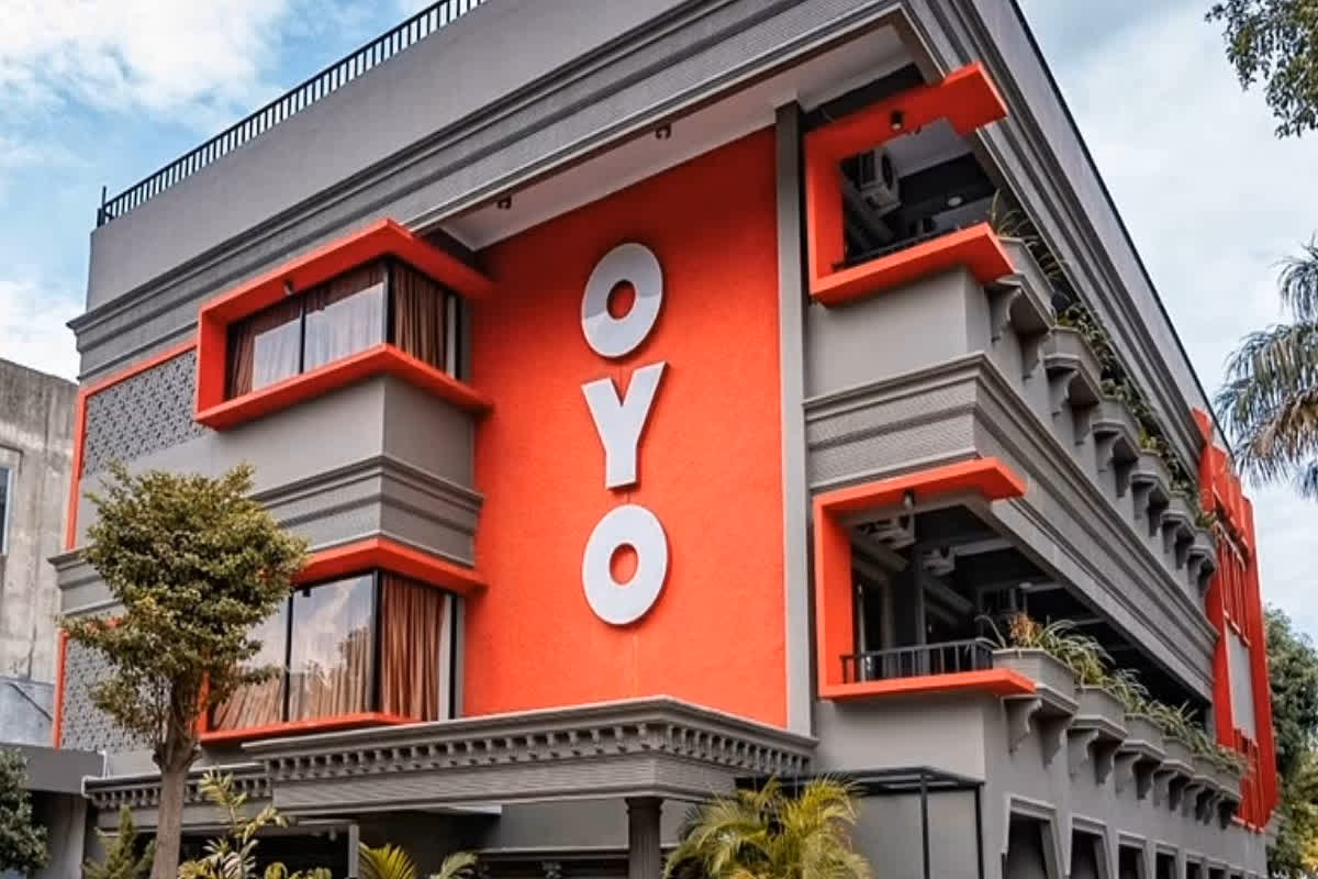 OYO Rooms Booking Rules: अब OYO में कुंवारे युवक-युवतियों को नहीं मिलेगा कमरा, कंपनी ने बदल दिए नियम, जानिए क्यों लिया गया ऐसा फैसला