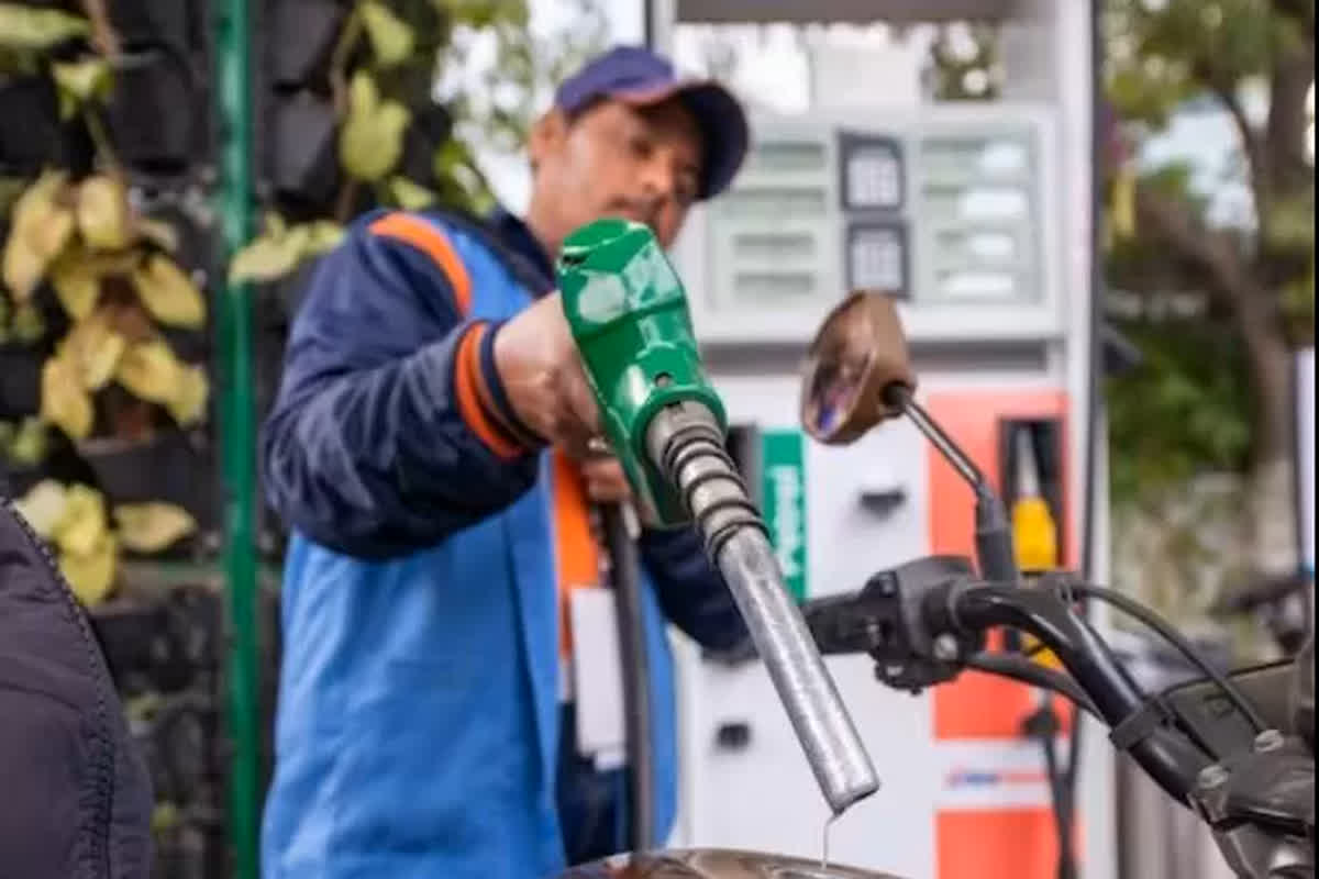 Petrol Price News Latest: पेट्रोल 96 और डीजल 86 रुपए लीटर, 26 जनवरी से पहले आम जनता को बड़ी राहत, जानिए आपके शहर में क्या है रेट