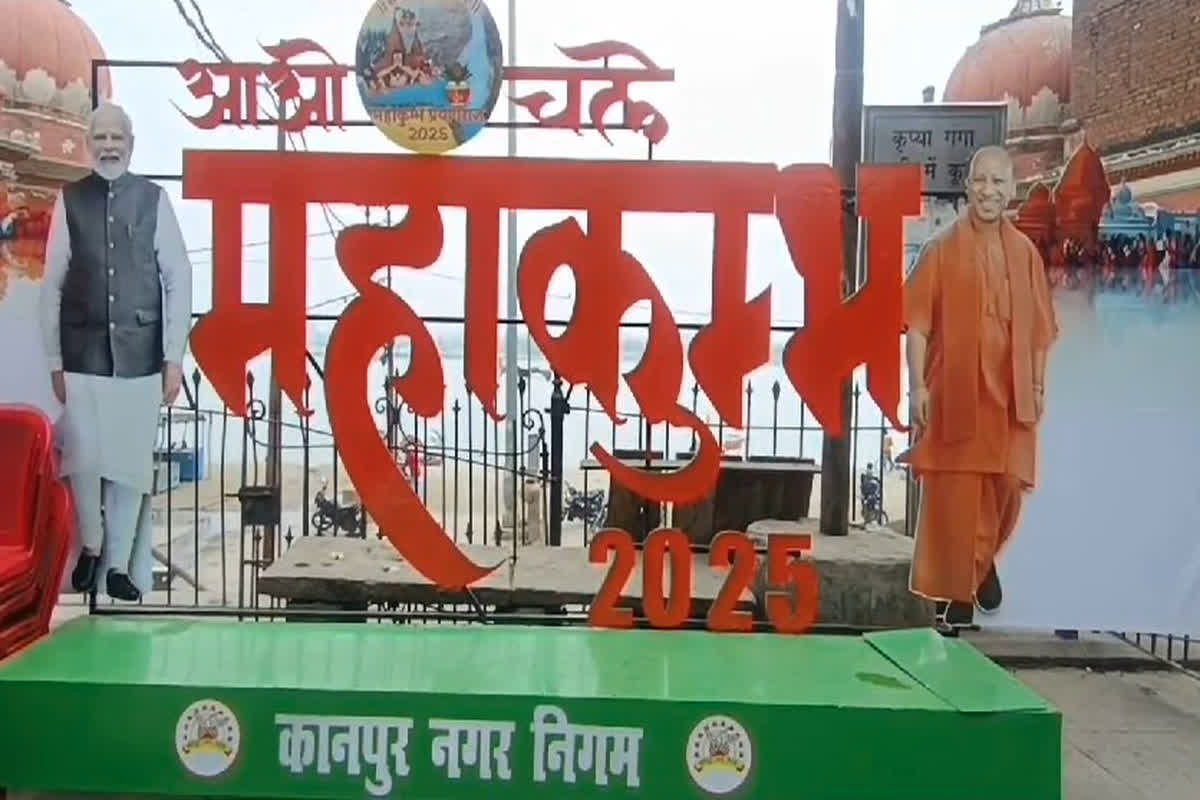 Mahakumbh Selfie Point: शहर की शोभा बढ़ा रहा महाकुंभ सेल्फी प्वाइंट, श्रद्धालुओं के लिए बना आकर्षण का केंद्र, दे रहा ये खास संदेश