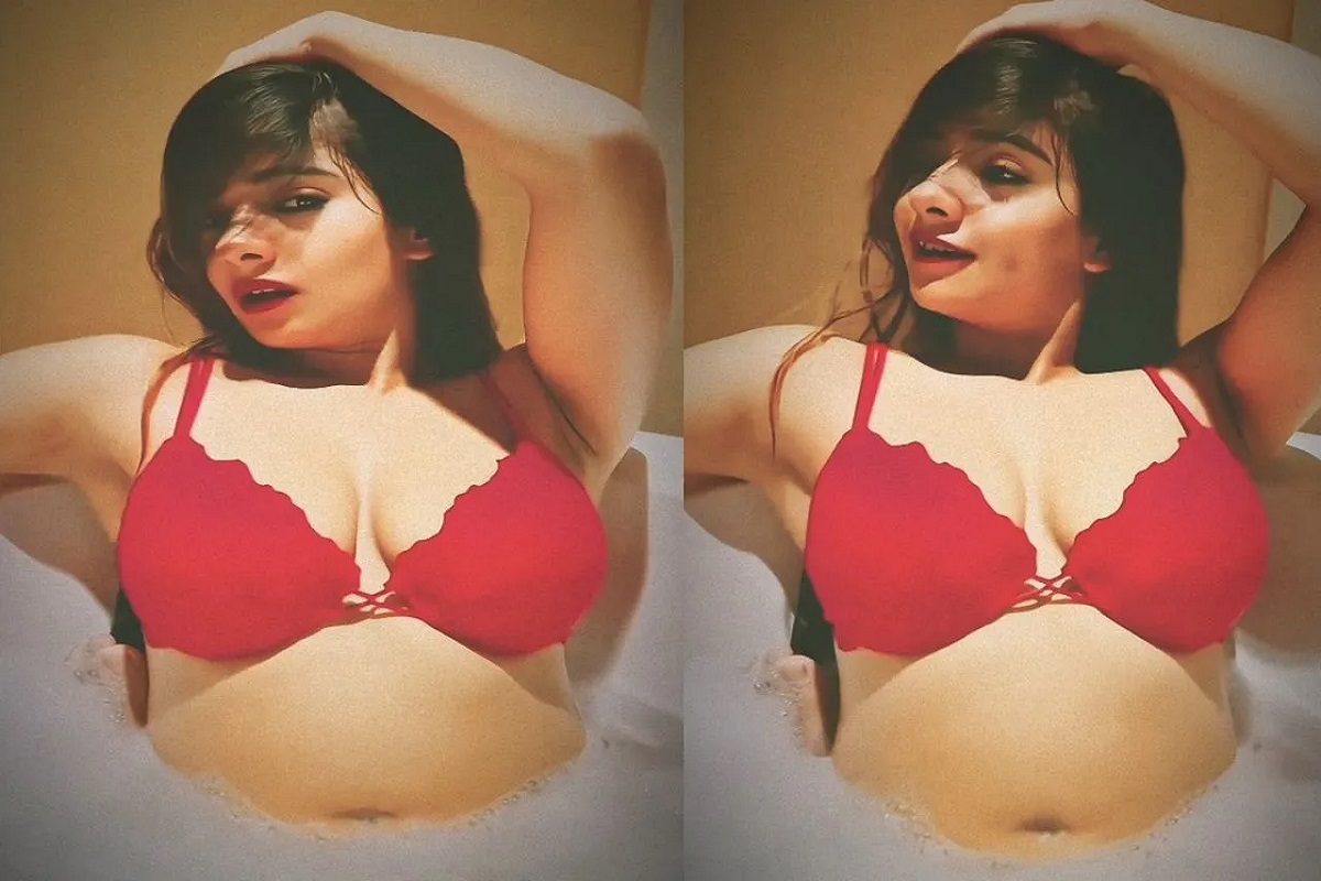 Sexy Video: लाल ब्रा में देसी भाभी ने उड़ाए सबके होश, शेयर किया बाथरूम में नहाते हुए वीडियो, अब जमकर हो रहा वायरल