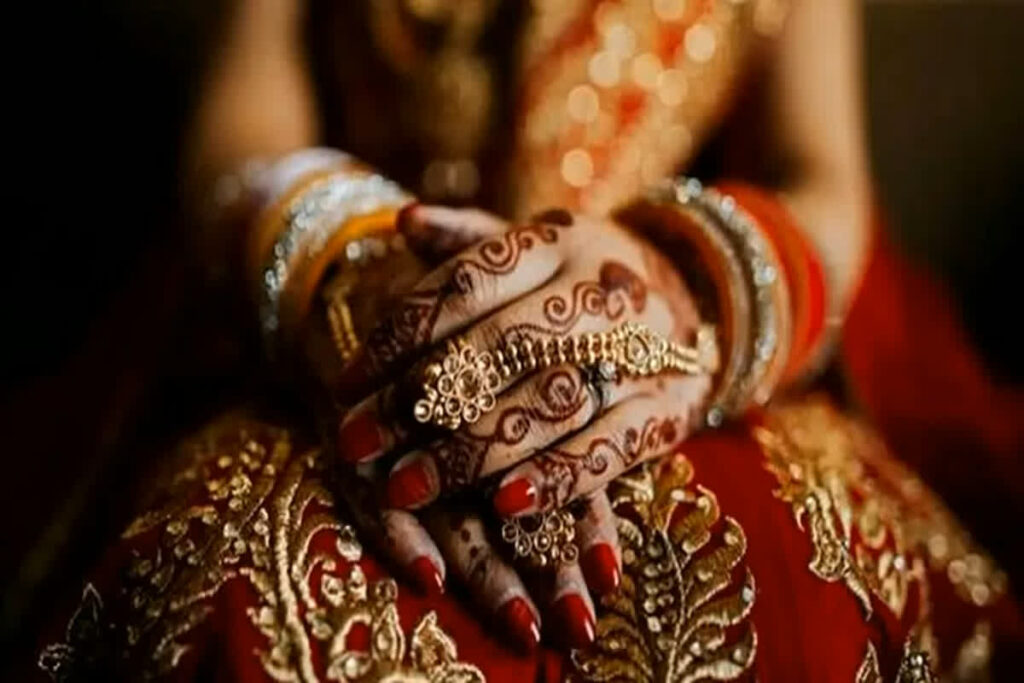 Girl Change Gender for Marriage / प्यार के लिए 15 लाख रुपए खर्च कर सविता बन गई ललित / Image Source: Symbolic