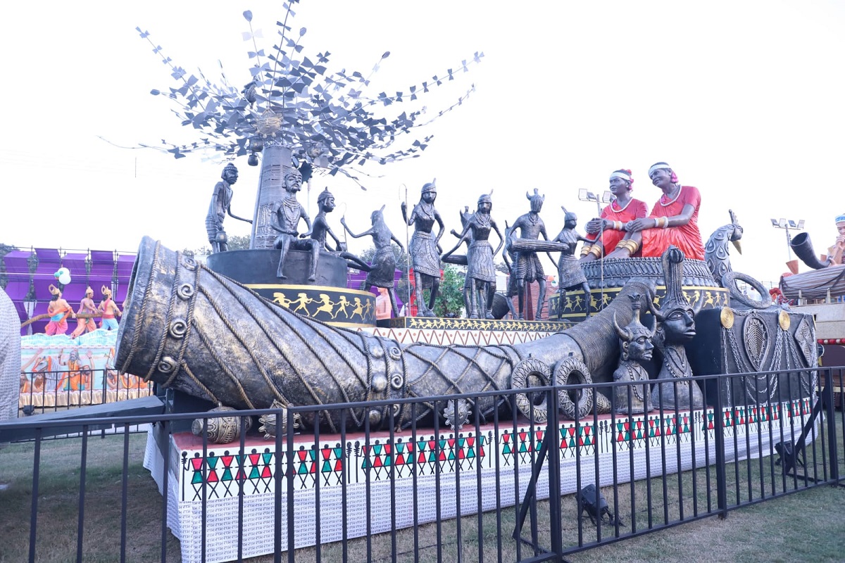 Chhattisgarh tableau on Republic Day: गणतंत्र दिवस पर छत्तीसगढ़ की झांकी बनी आकर्षण का केंद्र, झांकी में रामनामी समुदाय, जनजातीय कला, नृत्य व शिल्प की झलक