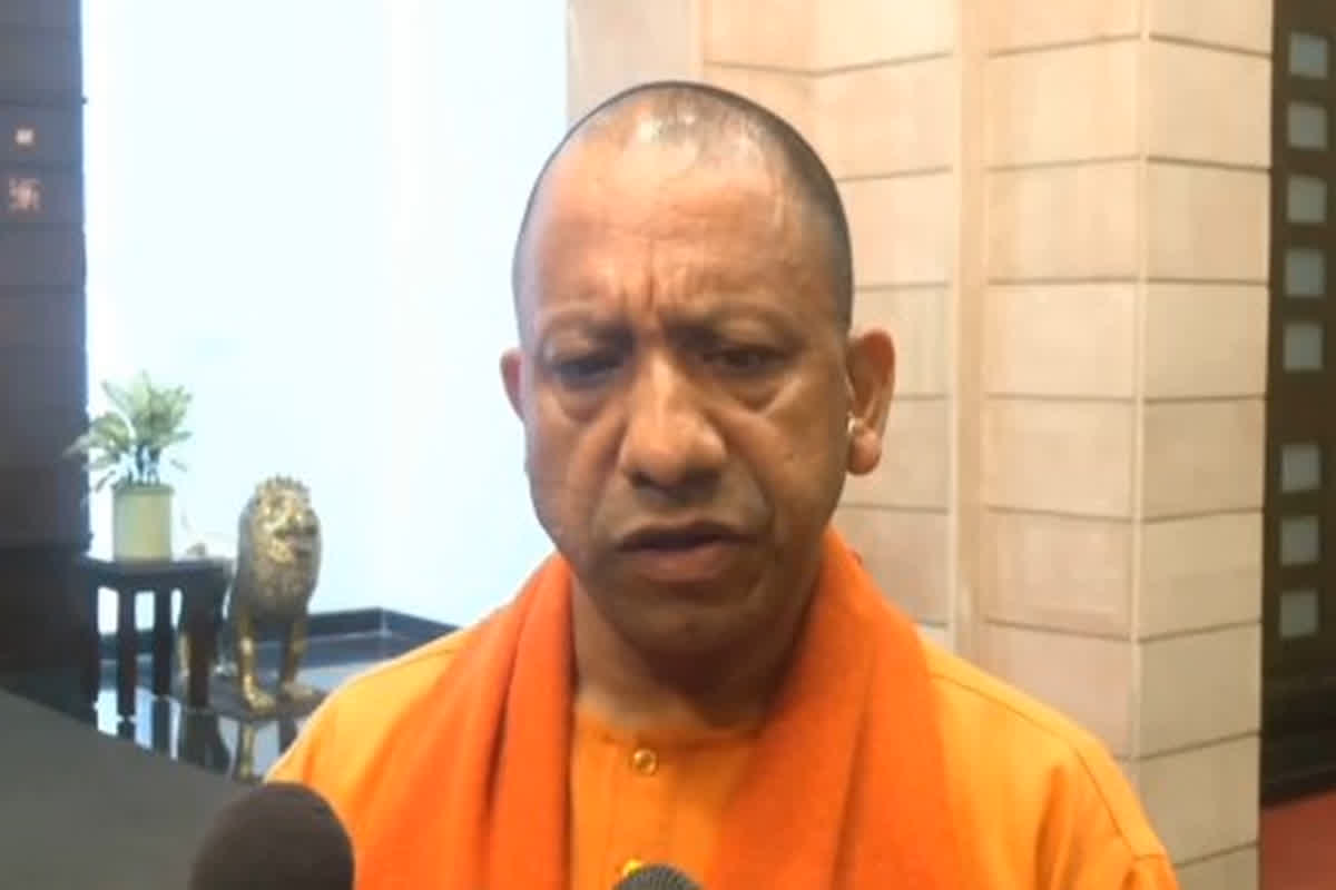 CM Yogi Crying: महाकुंभ हादसे की जानकारी देते हुए रो पड़े सीएम योगी, मीडिया से बात करते हुए छलके आंसूू, वायरल हुआ वीडियो