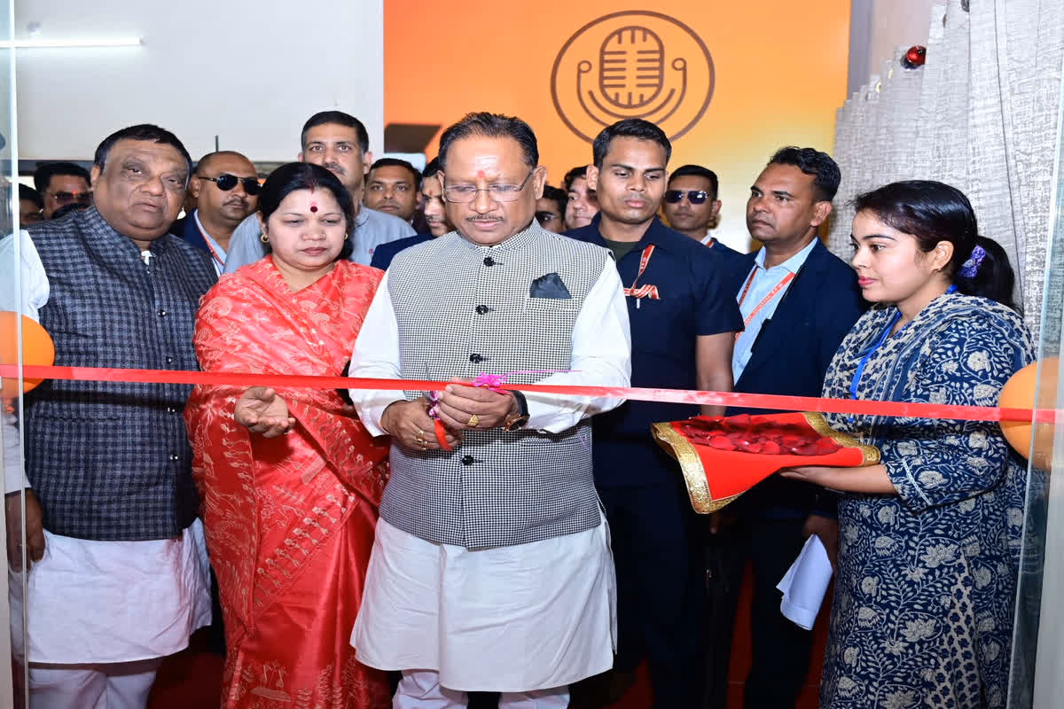 CM Sai inaugurated Hasdeo Creator Hub : सीएम साय ने किया हसदेव क्रिएटर हब के अत्याधुनिक स्टुडियो का शुभारंभ, कहा – युवाओं को मिलेगा ग्लोबल मंच