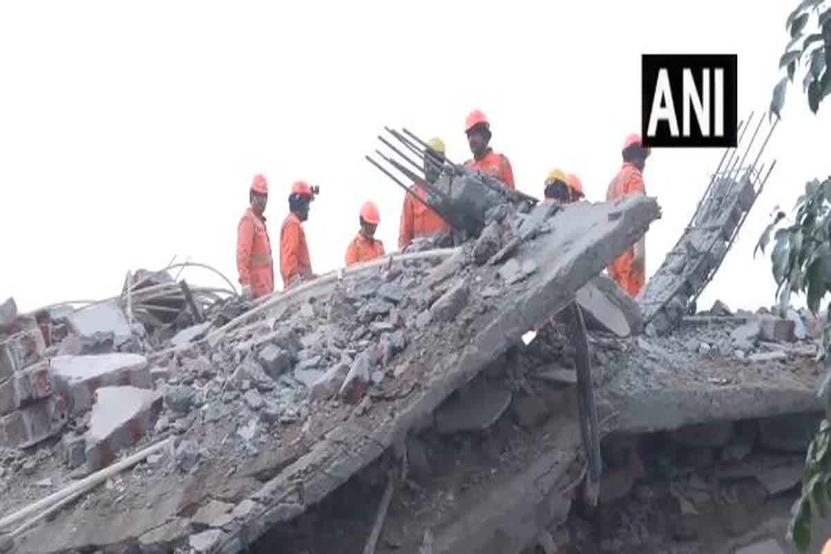 Burari Building Collapse: राजधानी में बड़ा हादसा, भर-भराकर गिरा चार मंजिला इमारत, दो लोगों की दर्दनाक मौत, मची अफरातफरी