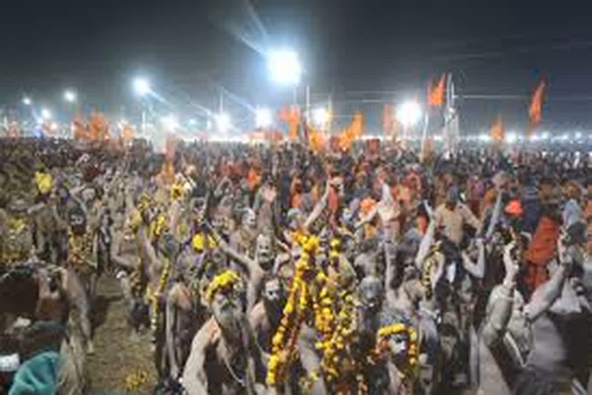 Prayagraj Mahakumbh 2025: मौनी अमावस्या से पहले महाकुंभ में 1800 से अधिक साधु बनेंगे नागा, जूना अखाड़े में शुरू हुई पर्ची कटने की प्रक्रिया