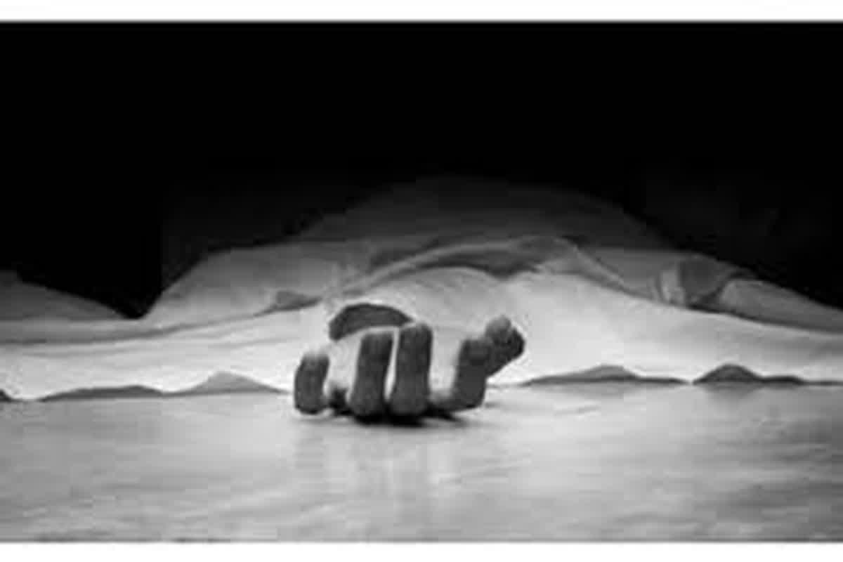 Husband Wife Died Together: पूरा किया साथ जीने मरने का वादा, पति-पत्नी ने एक साथ दुनिया को कहा अलविदा, देखकर लोगों की आंखे हुई नम