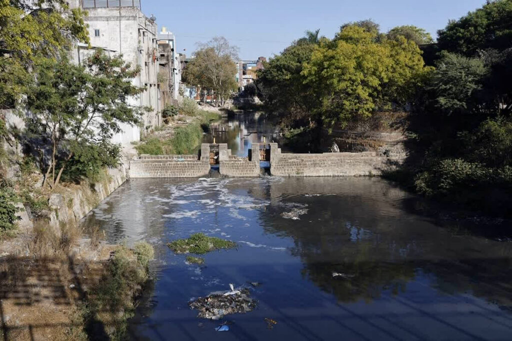 Indore River Cleaning: Image Source-IBC24