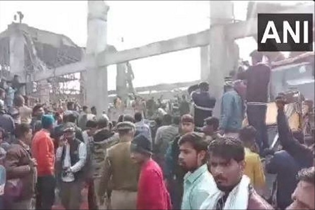 Kannauj Railway Station Accident News : कन्नौज रेलवे स्टेशन पर बड़ा हादसा.. निर्माणाधीन भवन का लेंटर गिरने से 25 मजदूर घायल, मौके पर पहुंचे अधिकारी