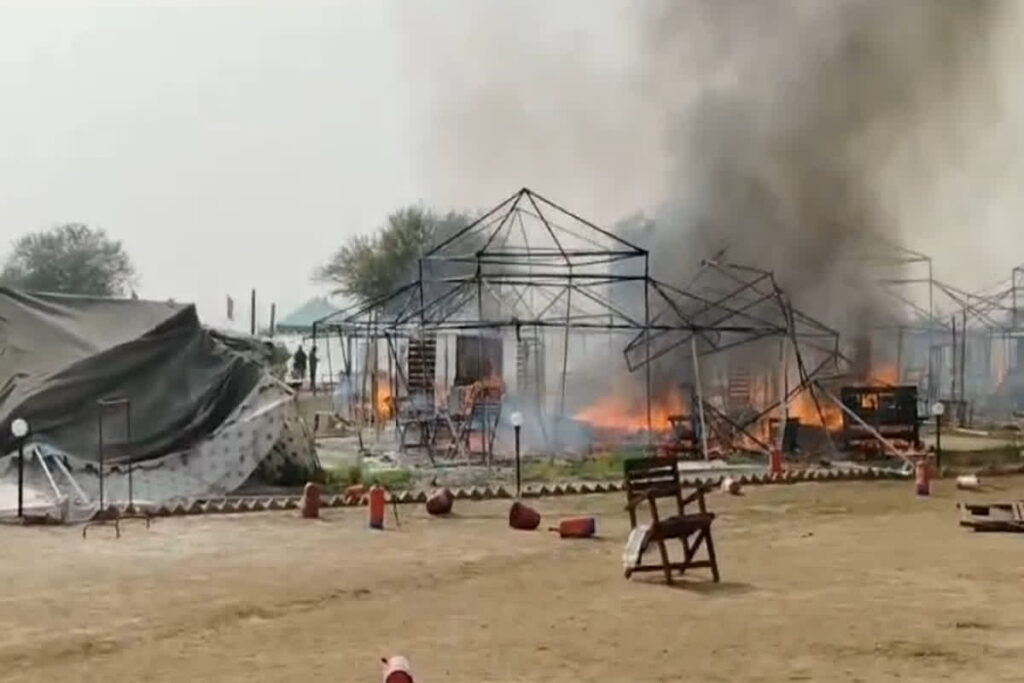 Fire In Mahakumbh। Image Credit: IBC24