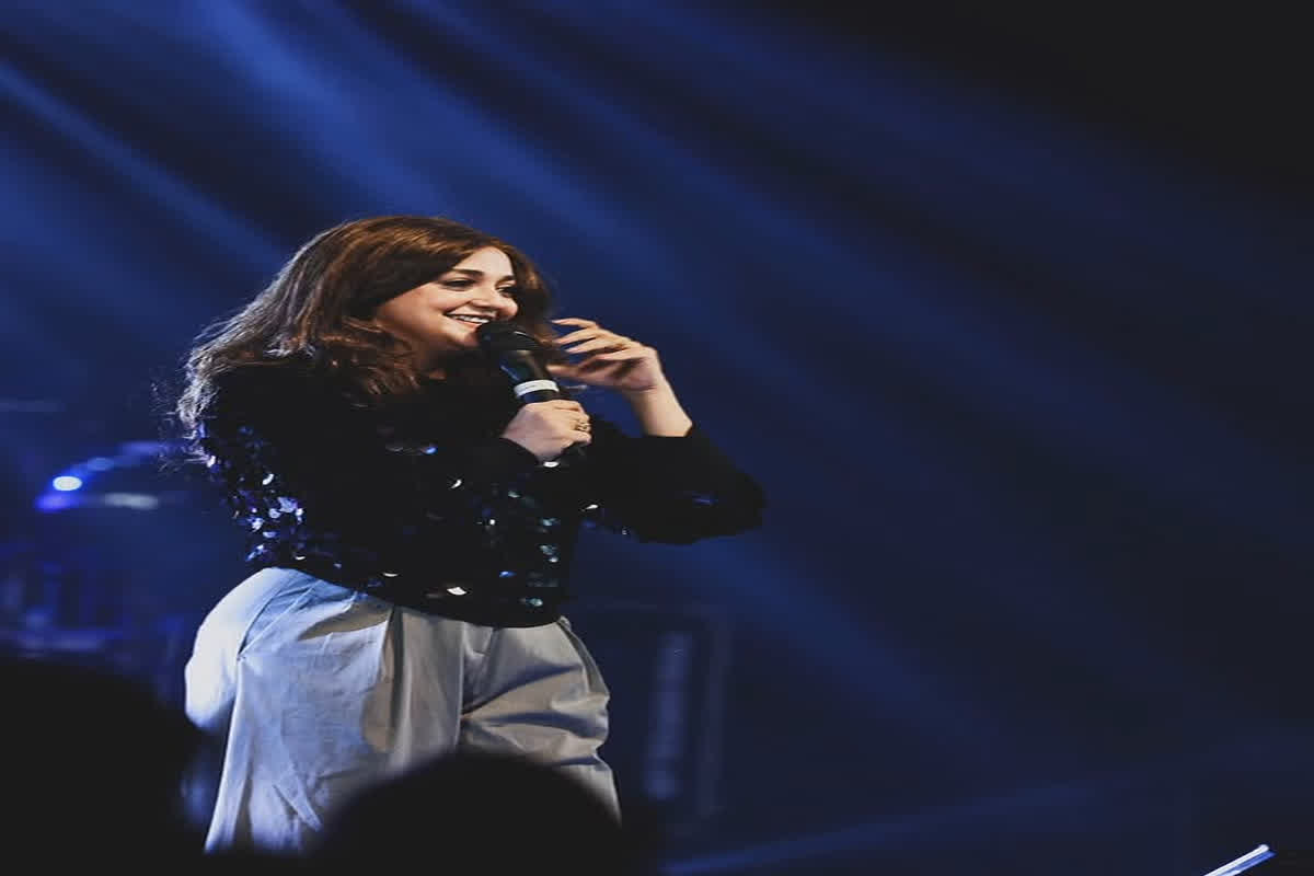 Singer Monali Thakur Hospitalised: स्टेज पर बिगड़ी सिंगर मोनाली ठाकुर की तबियत, आनन-फानन में ले जाया गया अस्पताल