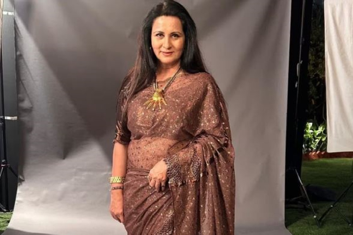 Actress Poonam Dhillon: अभिनेत्री के घर हीरे की बालियां चोरी करने वाला गिरफ्तार, इस काम के लिए घर में आया था शख्स