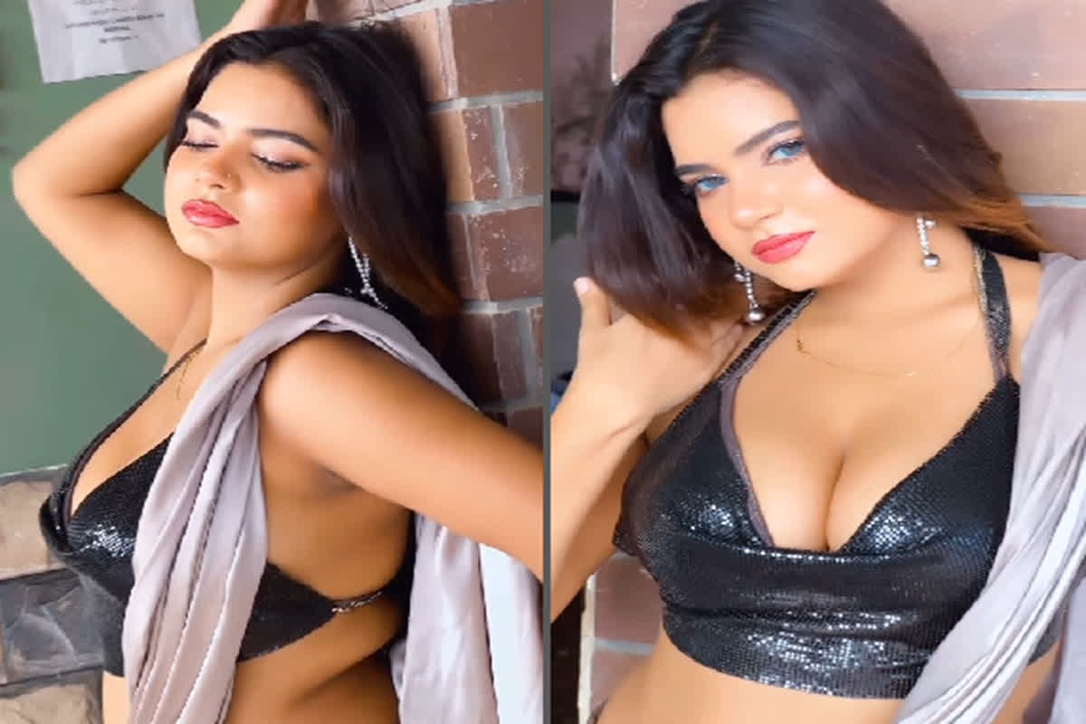 Indian Model Bhabhi Sexy Video: भाभी की बोल्डनेस ने करवाया हुस्न का दीदार, डीपनेक ब्लाउज में दिखाई सेक्सी अदाएं, वायरल हुआ वीडियो